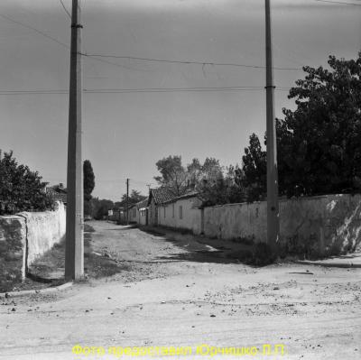 Прикрепленное изображение: 514 Симферополь. ул. (против дома № 16 по ул.Лермонтова). 09.1978г. (Копировать).jpg